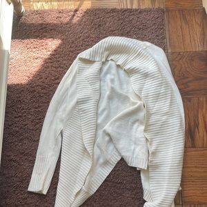 Club manaco cozy and looks new